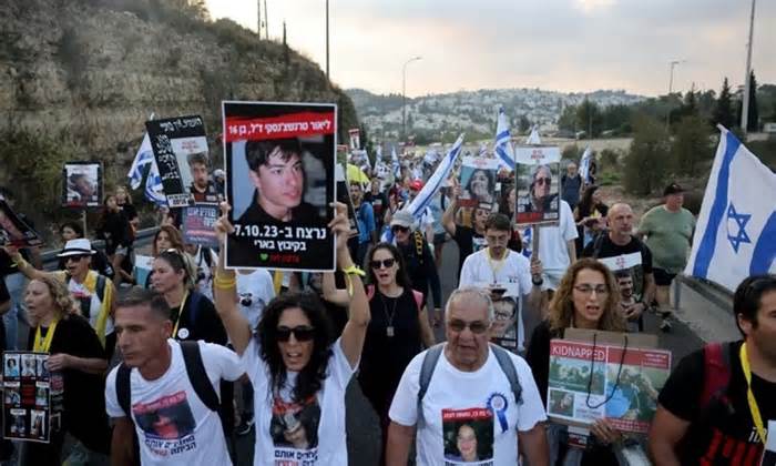 Hàng nghìn người Israel tuần hành kêu gọi chính phủ giải cứu con tin