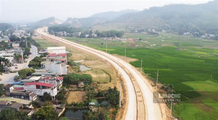 Thủ tướng kiểm tra tiến độ dự án cao tốc Tuyên Quang - Phú Thọ