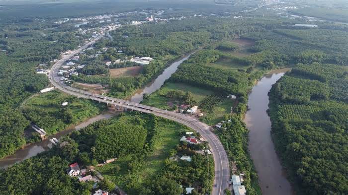 Sở Giao thông Vận tải Bình Dương nói về việc sửa chữa và lắp đèn chiếu sáng đường ĐT 741