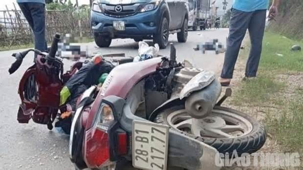 Bản tin 8H: Hai phụ nữ tử vong sau vụ va chạm giữa xe bán tải và xe máy