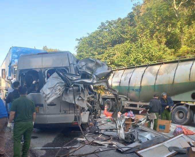 Khởi tố tài xế đỗ xe container ở lòng đường trong vụ tai nạn khiến 5 người chết