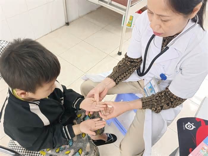 Xuất hiện ổ dịch tay chân miệng chủng EV71 tại huyện Ba Chẽ, Quảng Ninh