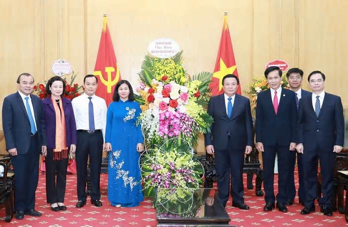 Lãnh đạo Hà Nội chúc mừng Học viện Chính trị quốc gia Hồ Chí Minh nhân ngày 20.11