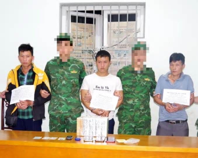 Bắt 3 đối tượng vận chuyển 10 bánh heroin tại Hà Giang