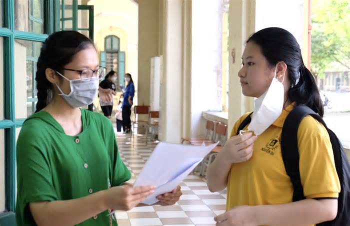 Tuyển sinh lớp 10 ở Hà Nội: Hồi hộp chờ công bố môn thi