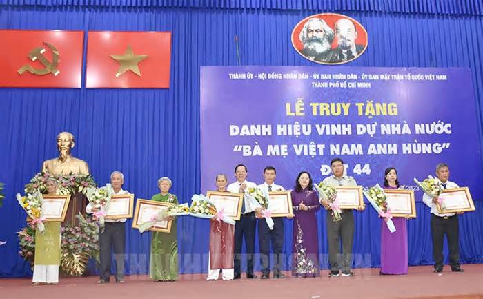 TP.HCM: Truy tặng danh hiệu Bà mẹ Việt Nam Anh hùng cho 8 mẹ