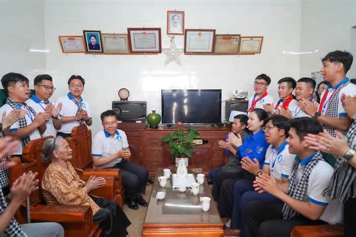 Hành trình về nguồn, học sử sống động và cảm xúc