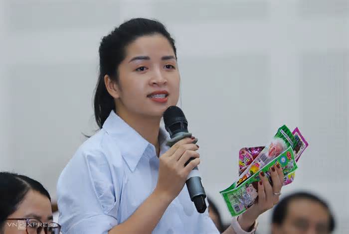 Đại biểu HĐND cầm 'kẹo trôi nổi' chất vấn lãnh đạo Sở Công Thương