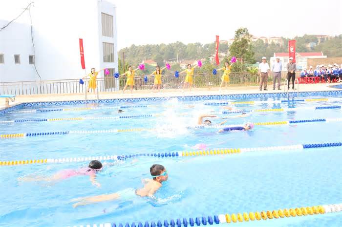 Tỉnh Đoàn Đắk Nông tặng 800 vé bơi miễn phí cho học sinh