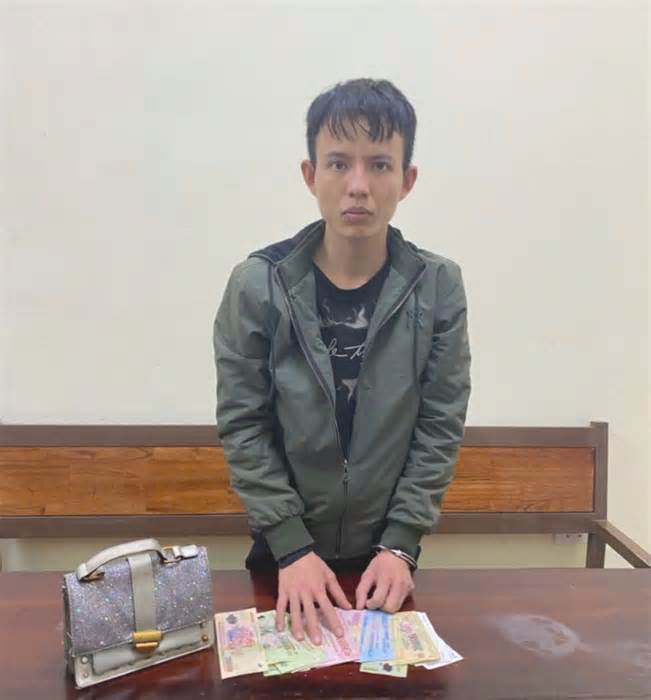 Cướp giật túi xách giữa đường, đối tượng bị Công an phường ở Ninh Bình bắt giữ