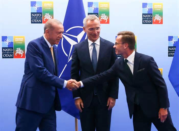 Thổ Nhĩ Kỳ đồng ý Thụy Điển vào NATO, Hungary bật đèn xanh