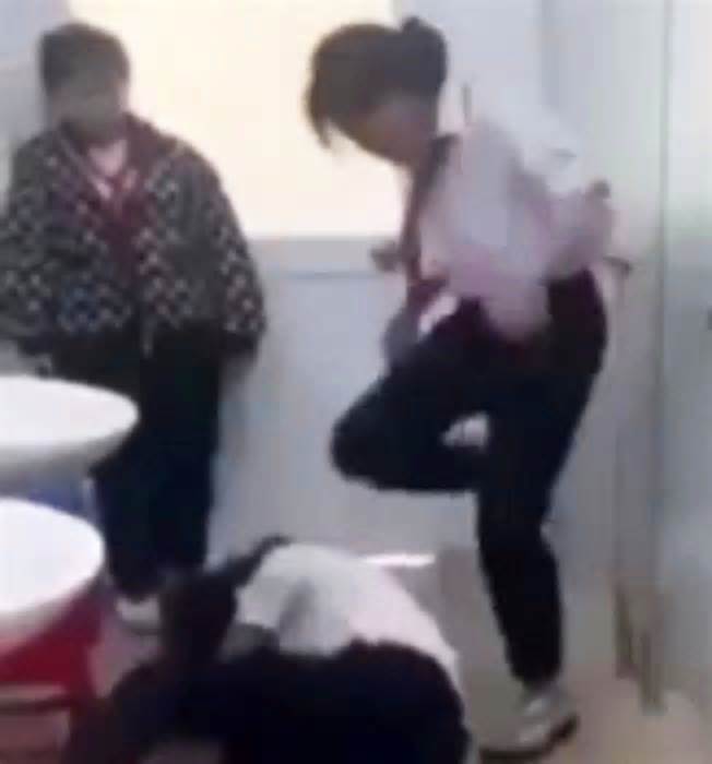 Nữ sinh TPHCM lại bị đánh hội đồng trong nhà vệ sinh