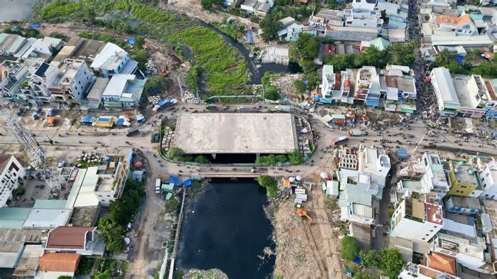 Người dân quận Bình Tân, TPHCM 5 năm mòn mỏi chờ cầu Bà Hom hoàn thành