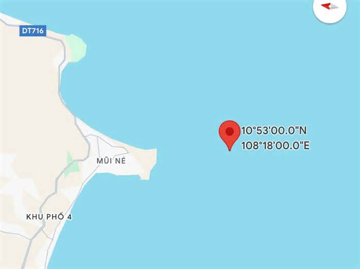 Tàu cá bị sóng lớn đánh chìm ở Mũi Né khiến 1 ngư dân mất tích