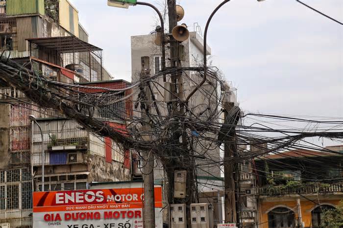 Hà Nội: Khó khăn trong bố trí nguồn vốn để hạ ngầm hệ thống dây điện