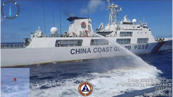 Vụ tàu Philippines 'bị bắn vòi rồng' ở Biển Đông: Mỹ, Trung Quốc cùng lên tiếng