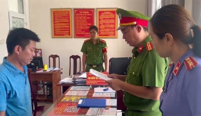 Bắt nhân viên văn phòng đăng ký đất đai ở Quảng Nam nhận 'bồi dưỡng' 165 triệu