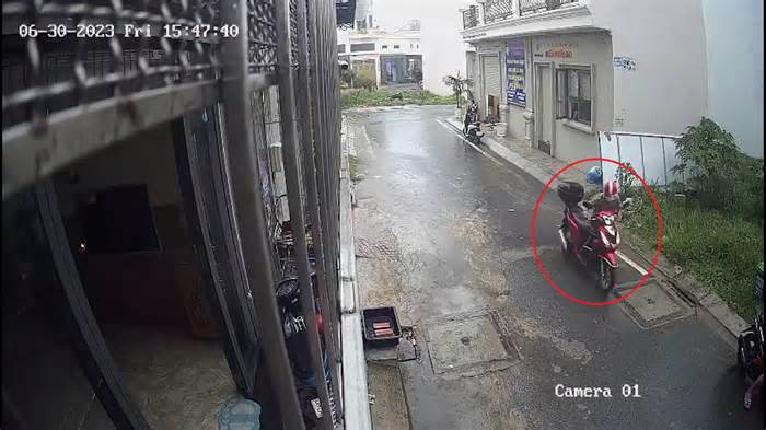 Dàn cảnh đi vệ sinh để trộm cắp xe máy ở TP Hồ Chí Minh