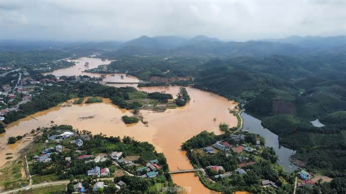 Mưa lớn gây ngập sâu, hàng trăm hộ dân Yên Bái bị cô lập