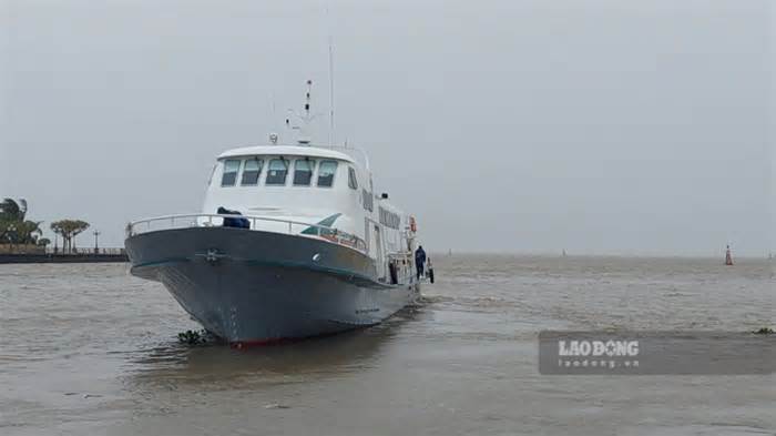 Gió giật cấp 7-8, tàu đi Phú Quốc và các đảo ở Kiên Giang tạm ngưng
