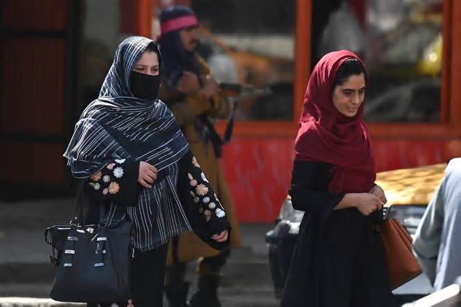Số phụ nữ Afghanistan có việc làm giảm 25% kể từ giữa năm 2021