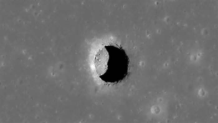 Lần đầu phát hiện hang động trên Mặt trăng