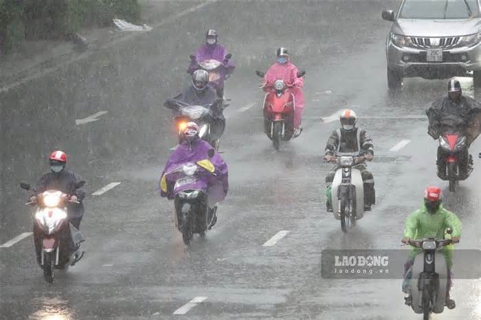 Cảnh báo mưa lớn từ Thừa Thiên Huế đến Quảng Ngãi, lũ các sông sắp đạt đỉnh