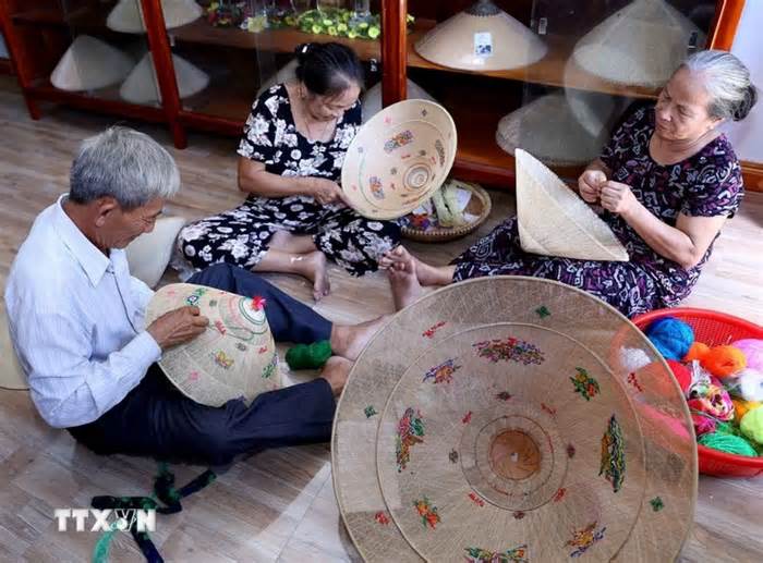 Khám phá Di sản Văn hóa Phi vật thể nghề chằm nón ngựa Phú Gia ở Bình Định