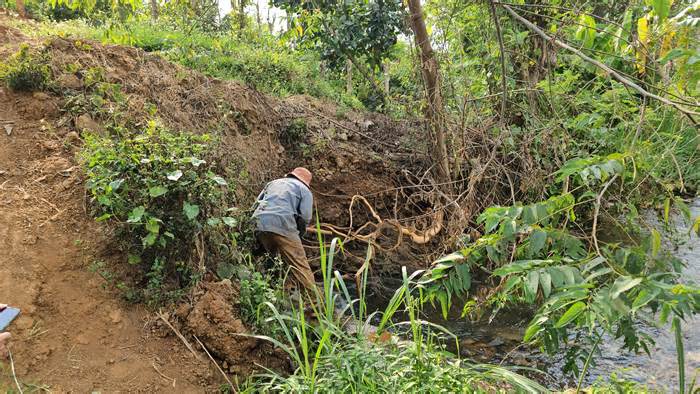 Dự án cấp nước 72 tỷ đồng ở Đắk Lắk vỡ đường ống lần thứ... 15