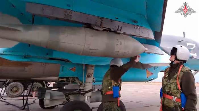 Video cho thấy việc sử dụng bom không khí bởi máy bay chiến đấu-bom Su-34
