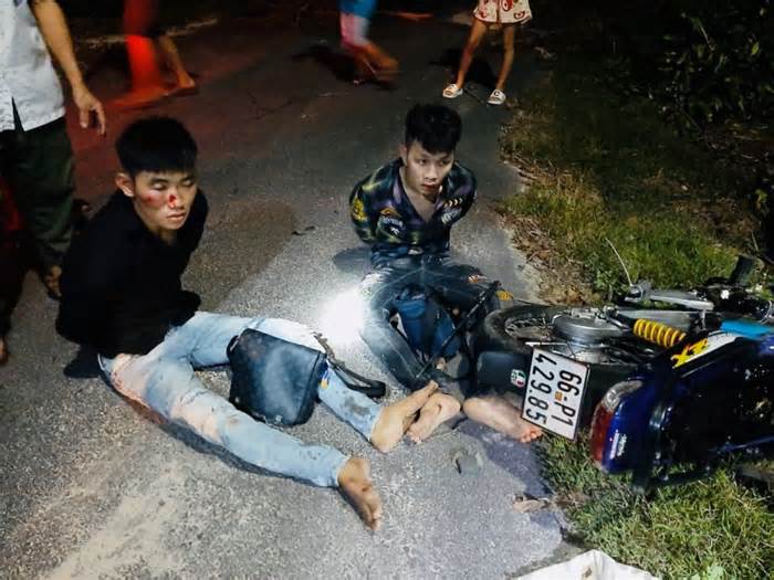 Hai người dân bị thương khi bắt các đối tượng trộm xe máy