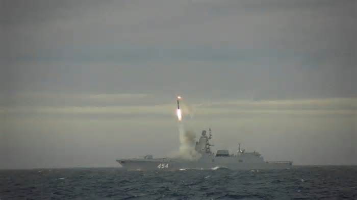 Việc đưa tên lửa siêu thanh Zircon bất khả chiến bại của Nga vào sử dụng ‘không phải thủ tục nhanh chóng’
