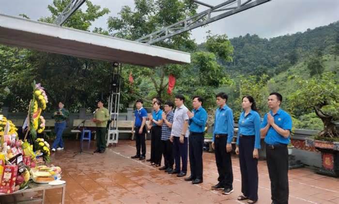 Đoàn công tác Tổng Liên đoàn Lao động Việt Nam dâng hương tại Hà Giang