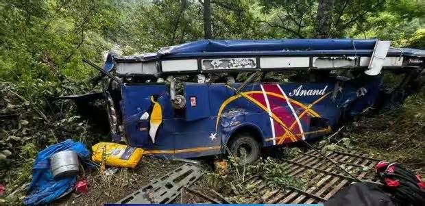 Ấn Độ: Xe buýt rơi xuống hẻm núi ở bang Uttarakhand, 7 người tử vong