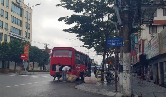 Mạnh tay dẹp nạn xe dù, bến cóc, xe trá hình tuyến cố định tại Ninh Bình
