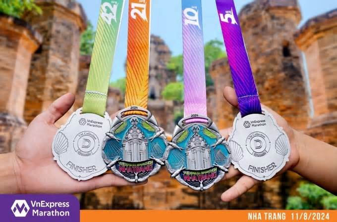 Áo, huy chương VnExpress Marathon Nha Trang mang dấu ấn phố biển