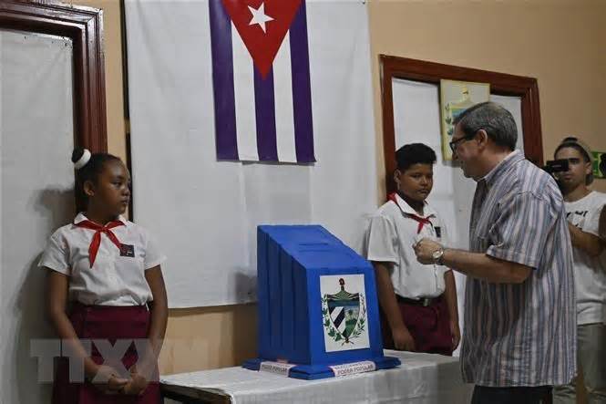 Cuba: Bắt đầu kiểm phiếu sau khi kéo dài thời gian bầu cử thêm 1 giờ