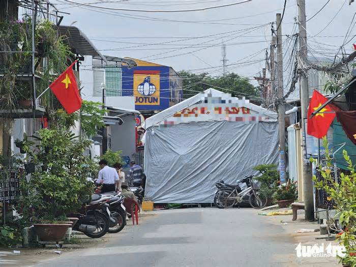 Cuối năm dựng rạp 'nhà có tiệc, vui lòng đi lối khác' bít hết đường đi