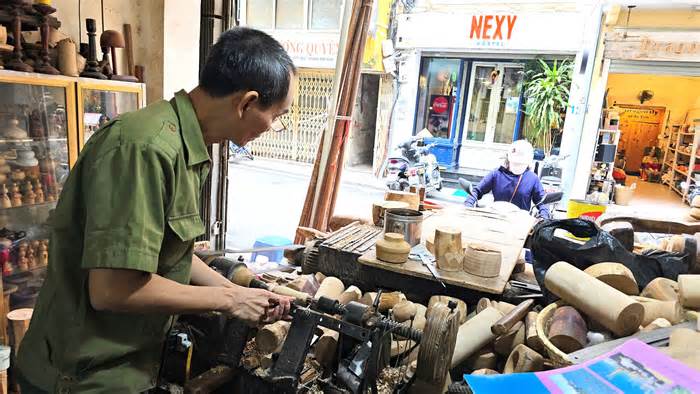 Nhất nghệ tinh nhất thân vinh - Bài 9: Người thợ tiện làm sản phẩm độc bản