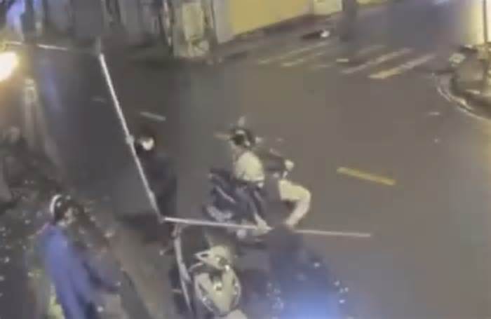Bắt nhóm cướp dùng phóng lợn uy hiếp người đi đường tại Hà Nội