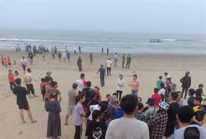 Thanh Hóa: Nhóm học sinh ra biển tắm, 1 em tử vong, 1 em mất tích