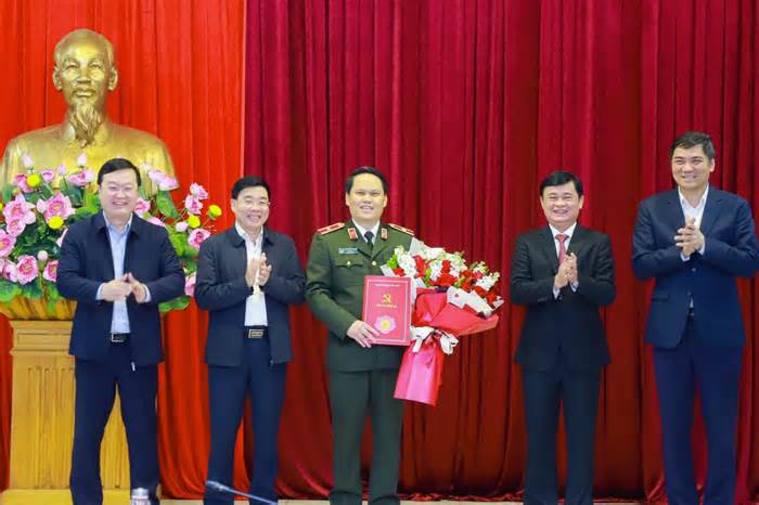 Giám đốc Công an tỉnh Nghệ An được thăng cấp hàm Thiếu tướng, nhận trọng trách mới