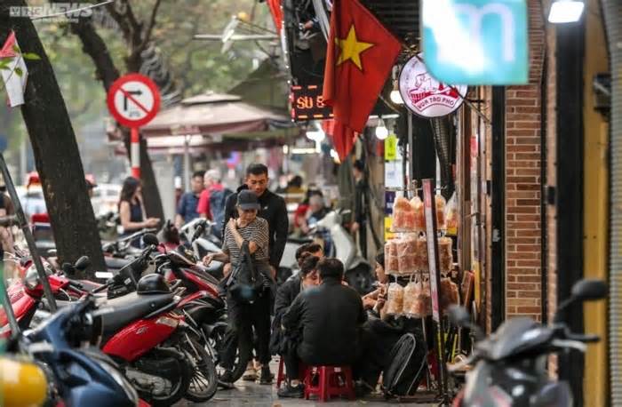 Quận trung tâm ở Hà Nội phạt gần 300 trường hợp lấn chiếm vỉa hè