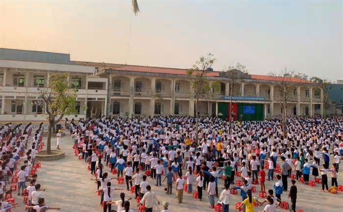 Thanh Hóa: Phụ huynh bức xúc vì khoản thu tăng buổi, tiếng Anh và kỹ năng sống