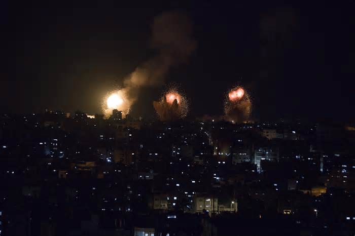Israel không kích nhằm vào nhóm vũ trang Hamas ở Liban và Dải Gaza