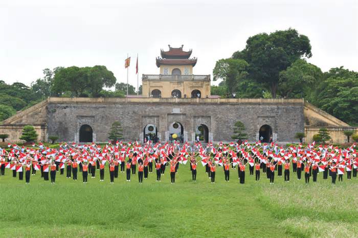 300 chỉ huy Đội đồng diễn cờ Semaphore xác lập kỷ lục Việt Nam