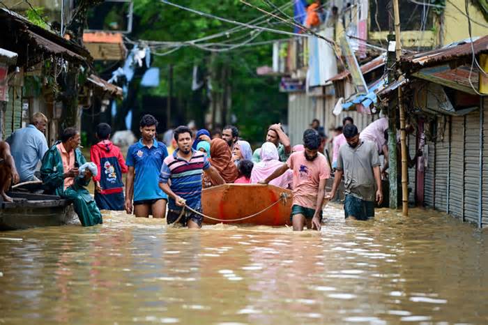 Mưa lớn gây lũ lụt nghiêm trọng ở Bangladesh, 15 người chết