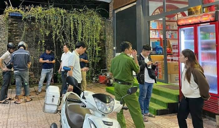 Bắt nghi can dùng súng cướp tiền trong nhà sách ở Đồng Nai