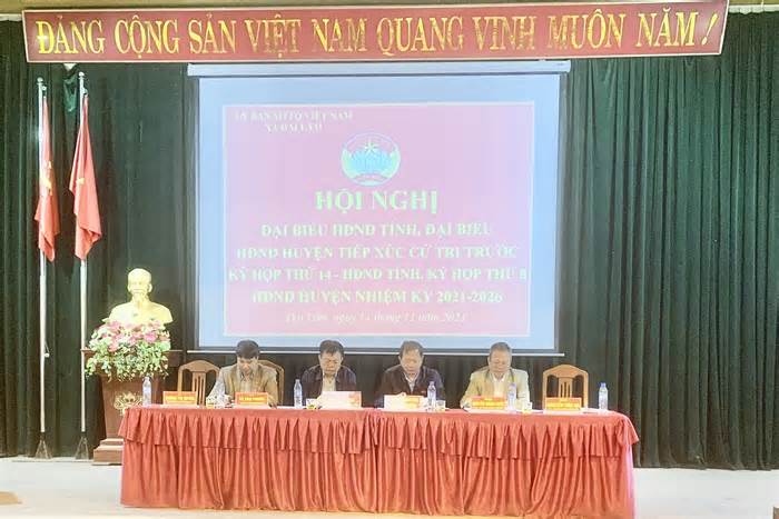 Hội đồng nhân dân huyện Lạng Giang lắng nghe ý kiến cử tri