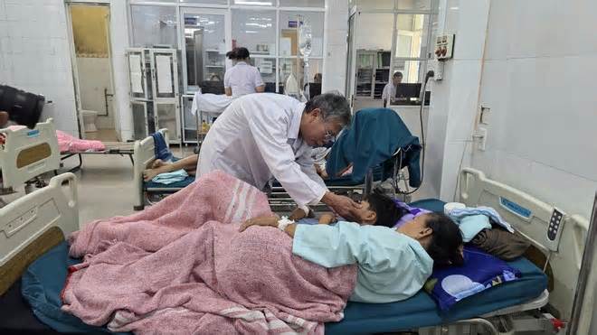 Ăn bánh mì tại tiệm mới mở, 26 người đi viện vì nghi ngộ độc